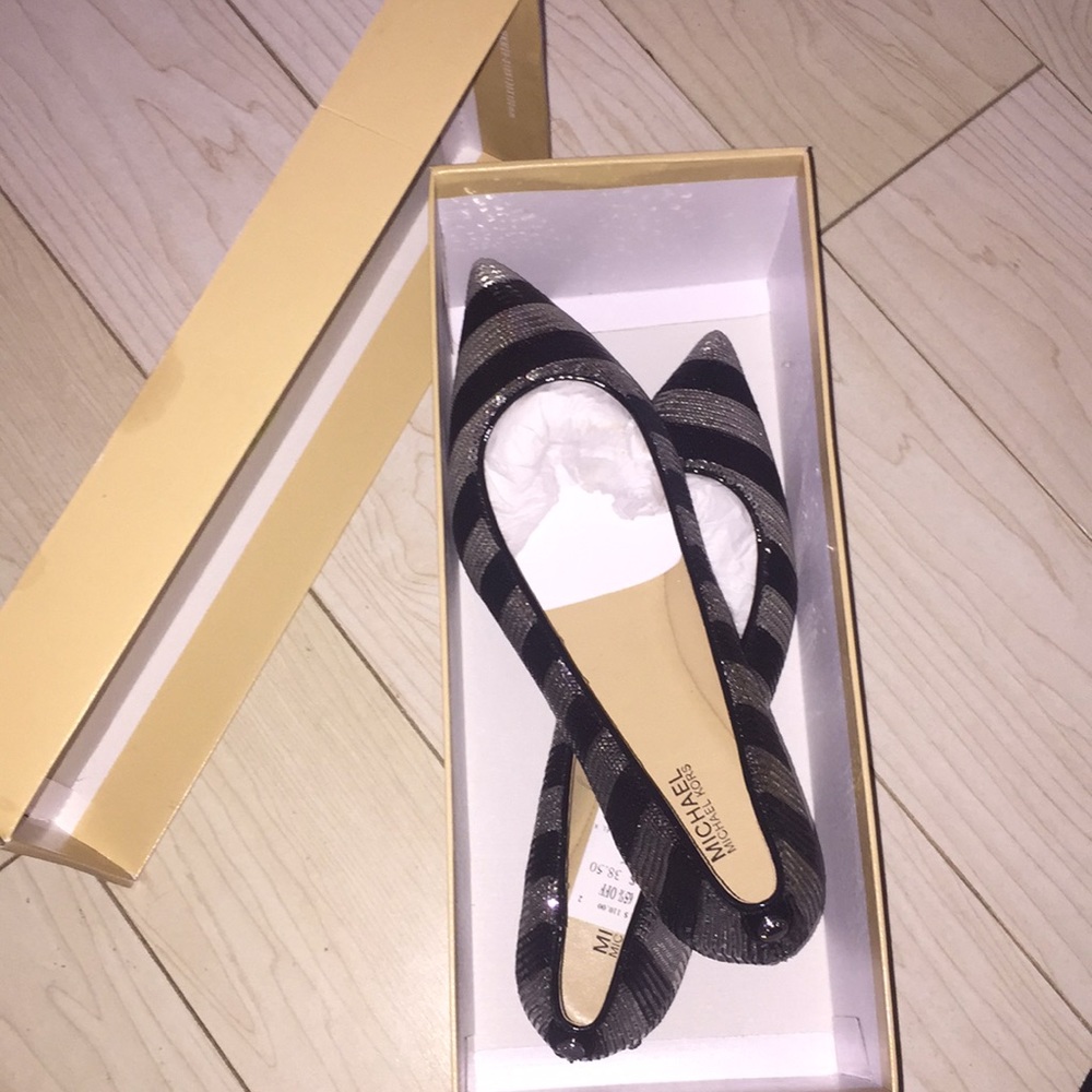 BRAND NEW! Michael kors shoes!!✨